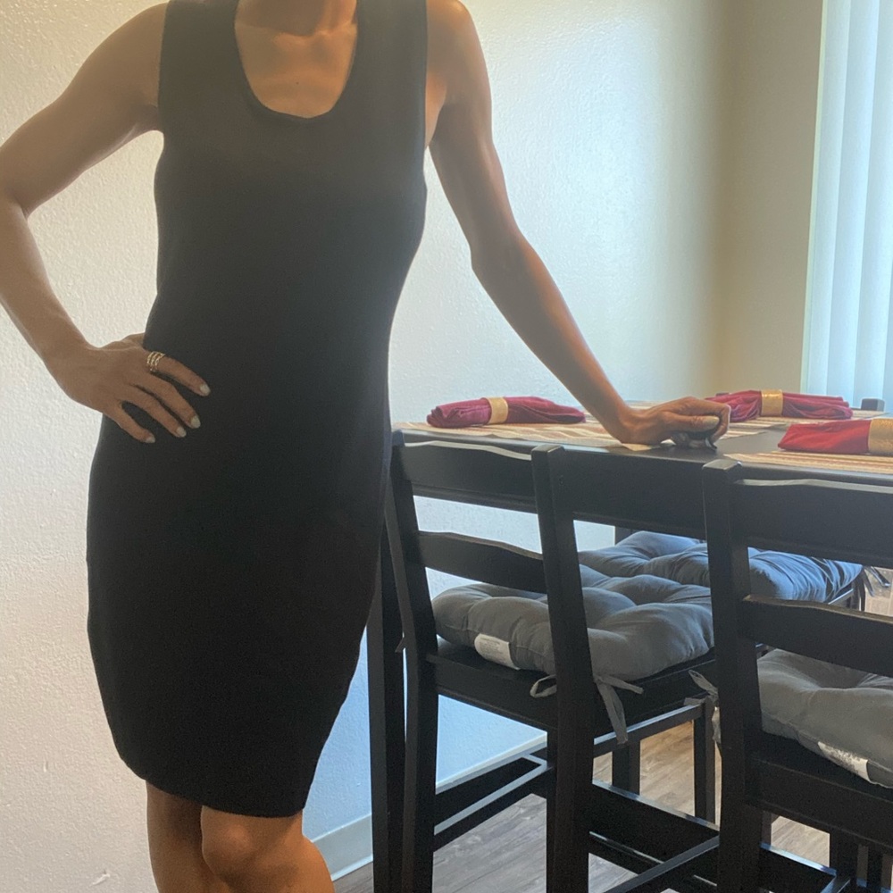 Simple BLACK BODY CON DRESS - Picture 4 of 11